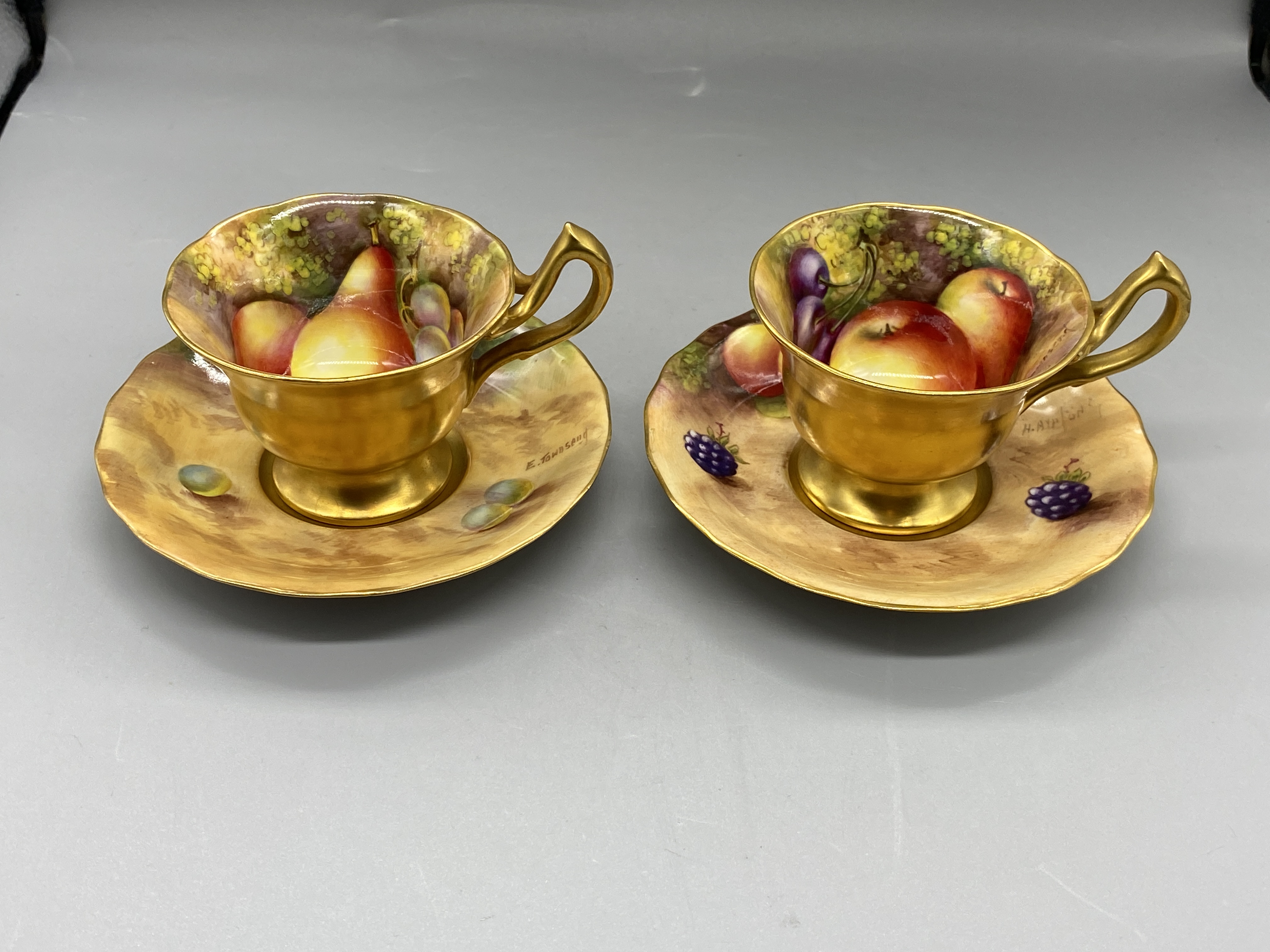 Fine Royal Worcester Cabinet Cups and Saucers Grea - Image 2 of 6