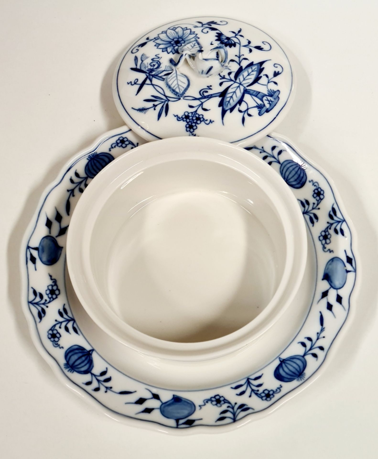 Meissen , Deckeldose , Zwiebelmuster, 1.Wahl, Durchmesser: ca. 19cm, - Bild 2 aus 3