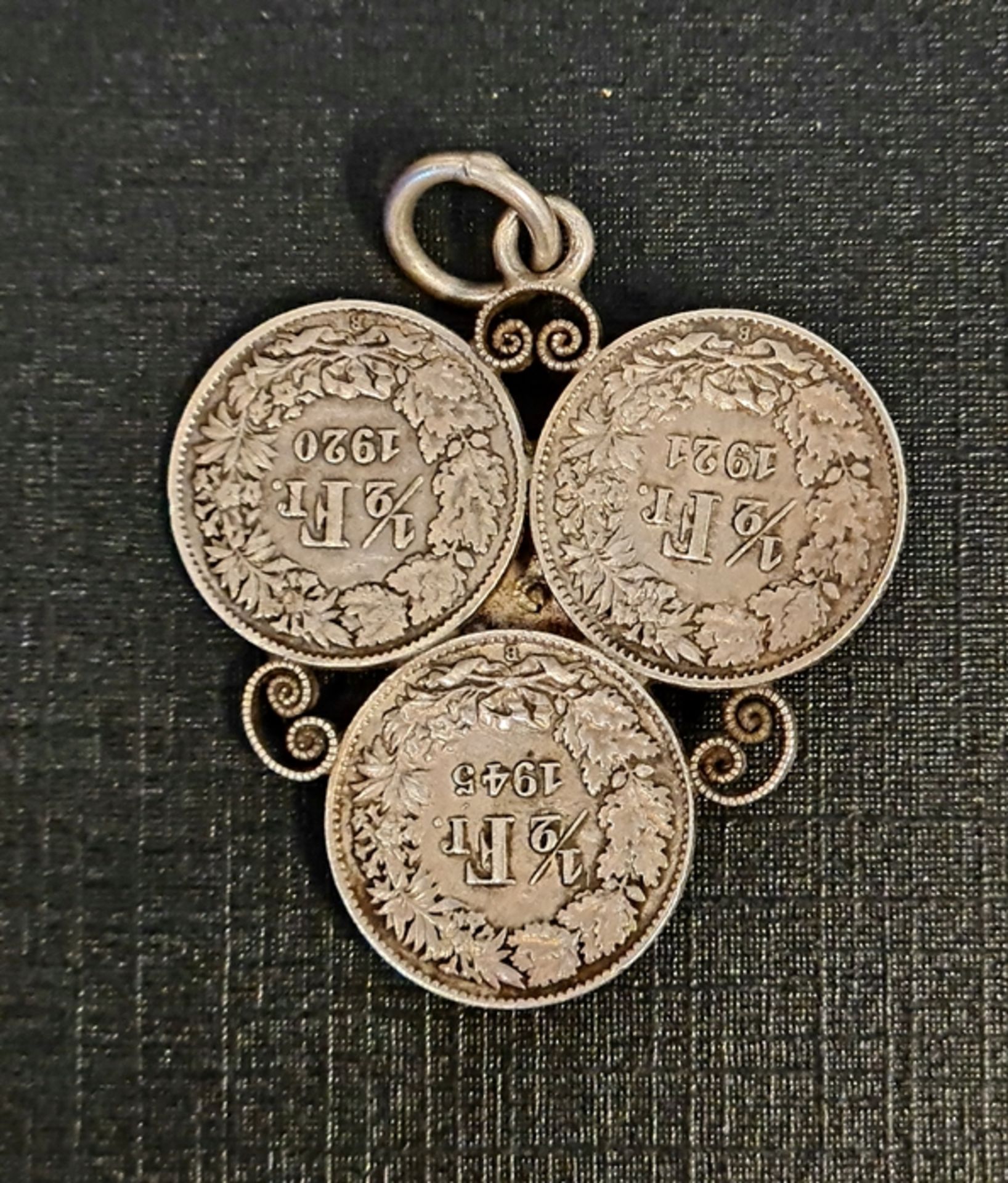 Silber Anhänger , gefasst mit 3 Stück halben Franken Münzen , Größe ca.45x36mm - Image 2 of 2