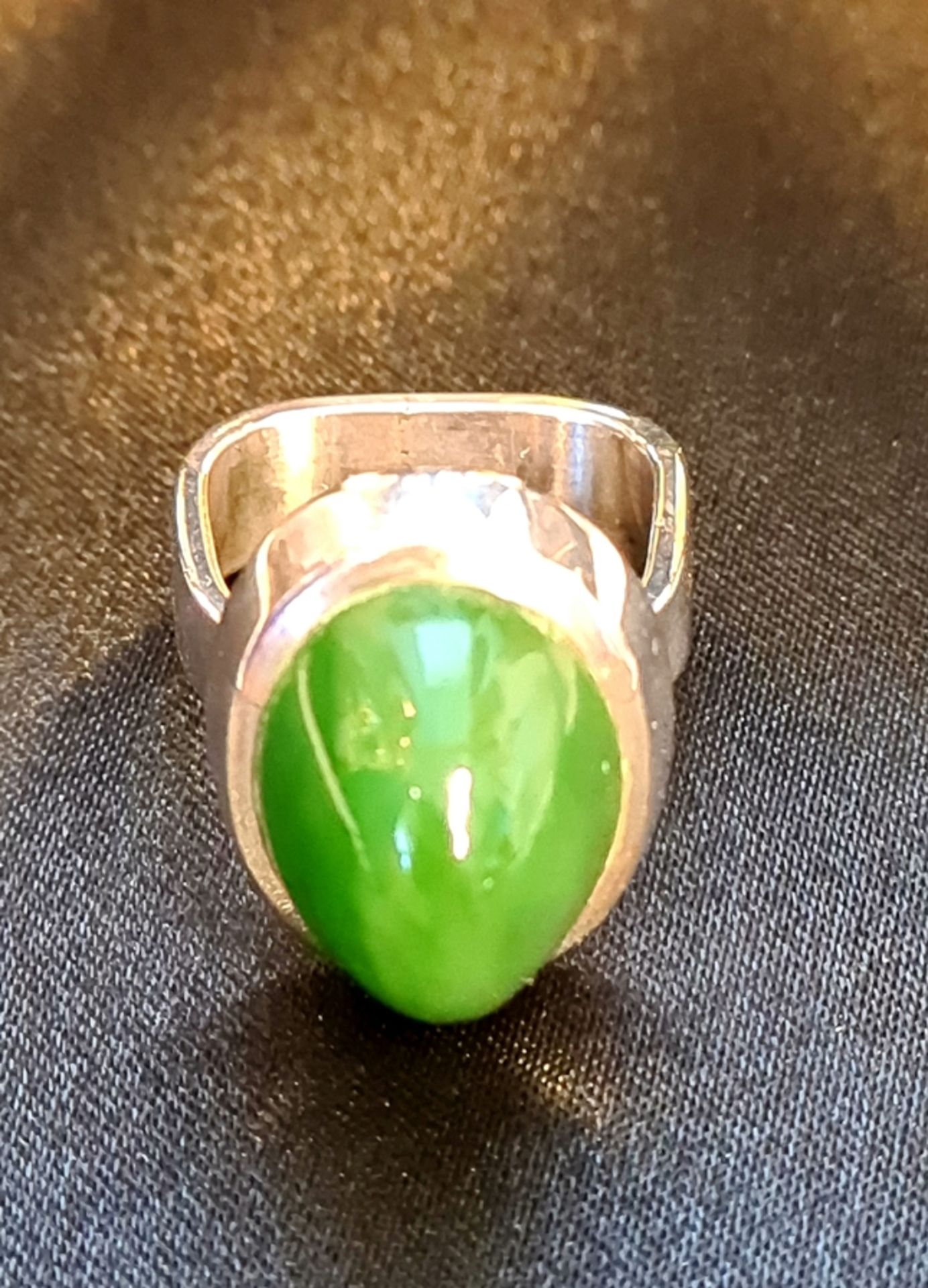 Designer Ring , Silber 800 , besetzt mit großem Jade , Ringgröße: 52 , Gewicht
