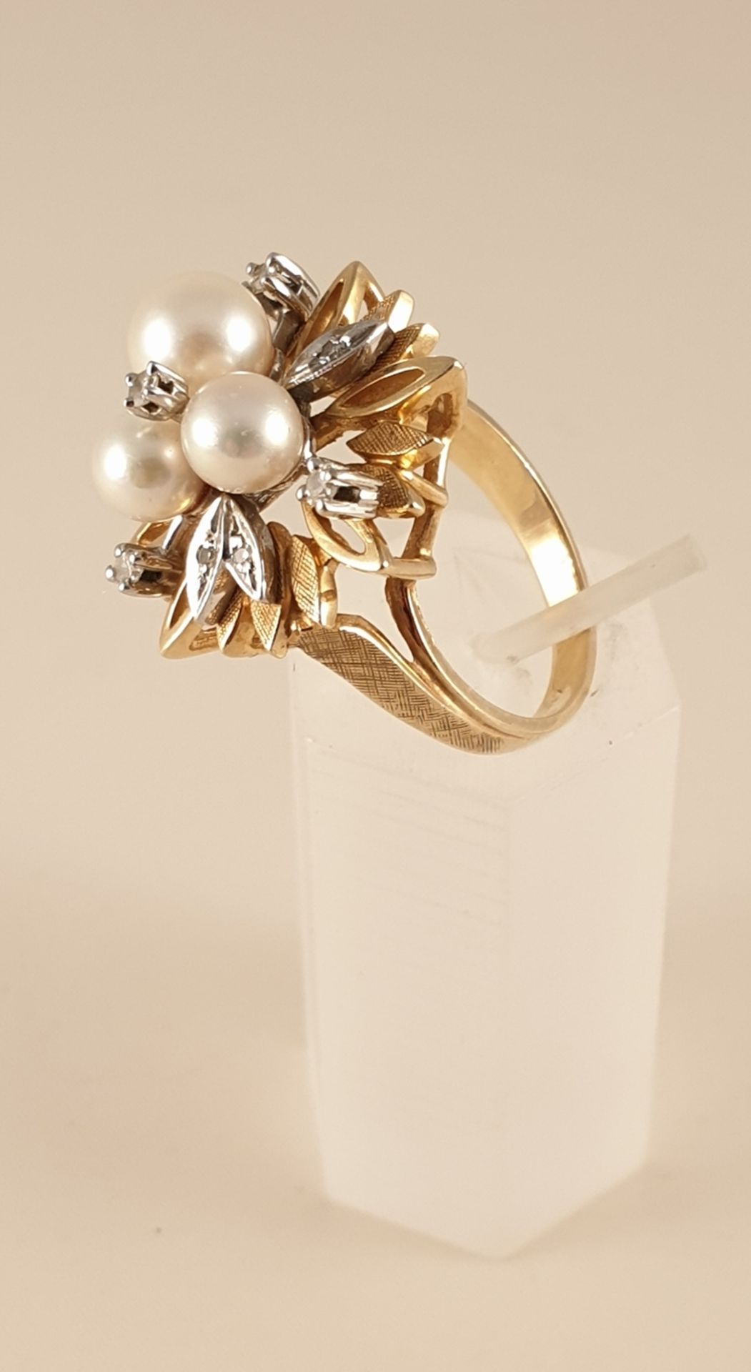 Diamant Perlen Ring , Gold 585 , besetzt mit drei Zuchtperlen und Diamanten zus - Image 2 of 4