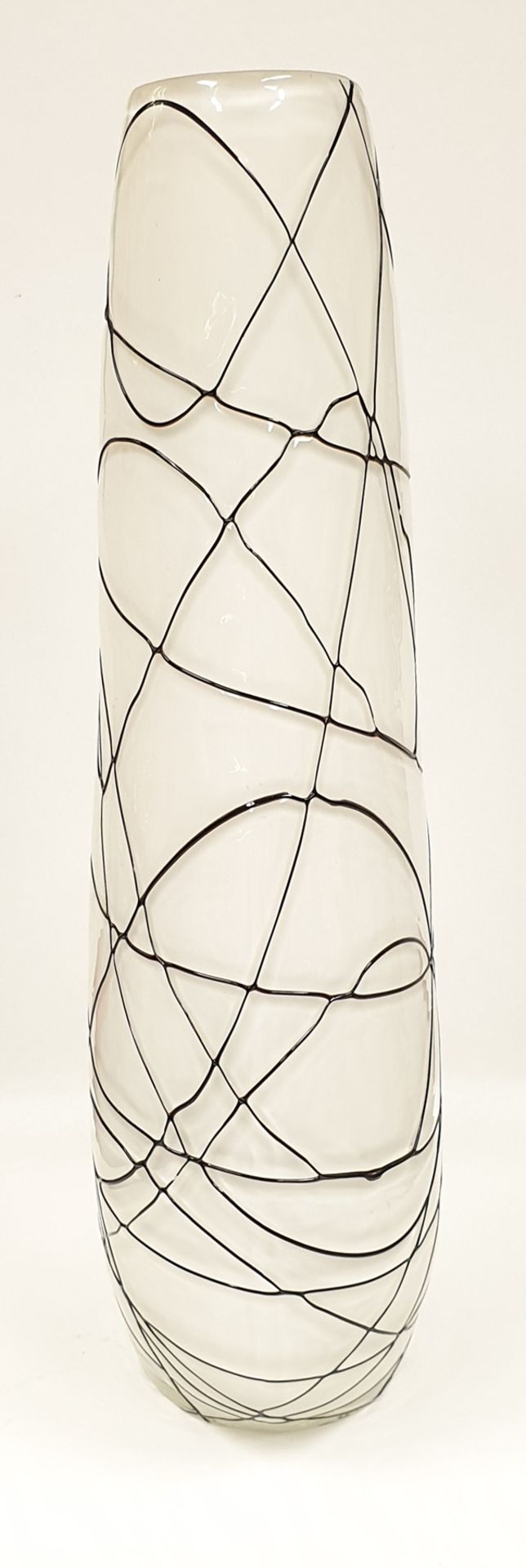 Vase in ovaler Form ,Glas weiß überzogen mit schwarzen Fäden , 20.Jahrhundert, - Image 2 of 3