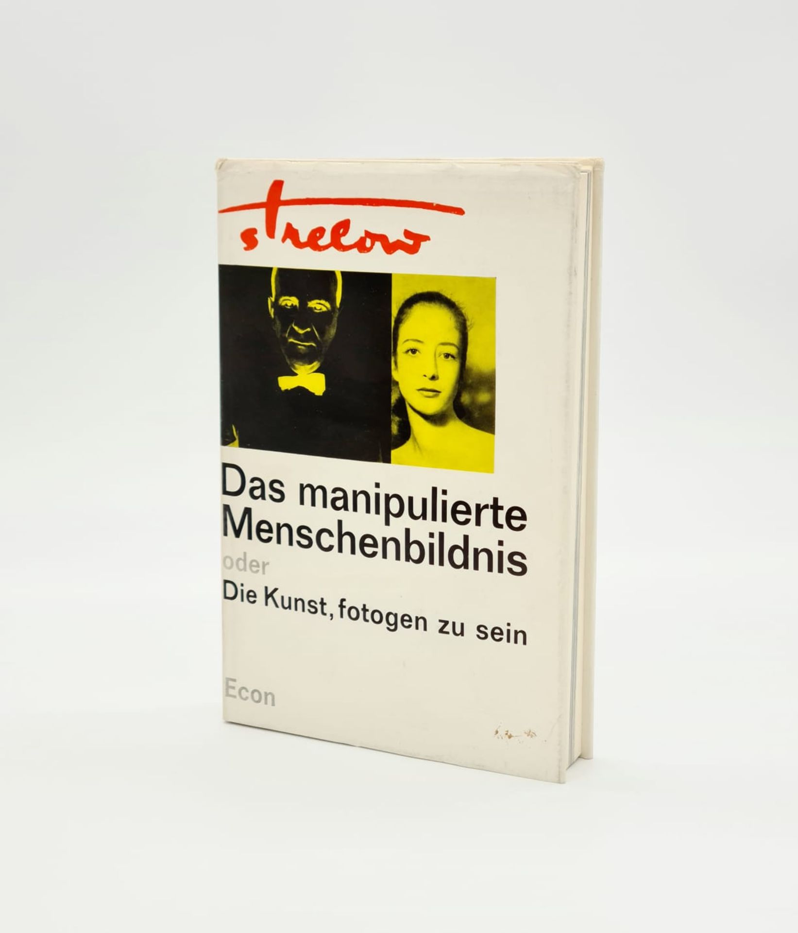 Liselotte Strelow, Handsigniertes Buch, Das manipulierte Menschenbildnis oder Die Kunst, fotogen z