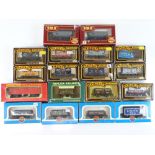 A mixed group of wagons by MAINLINE, AIRFIX etc. - G/VG in F/G boxes (18)