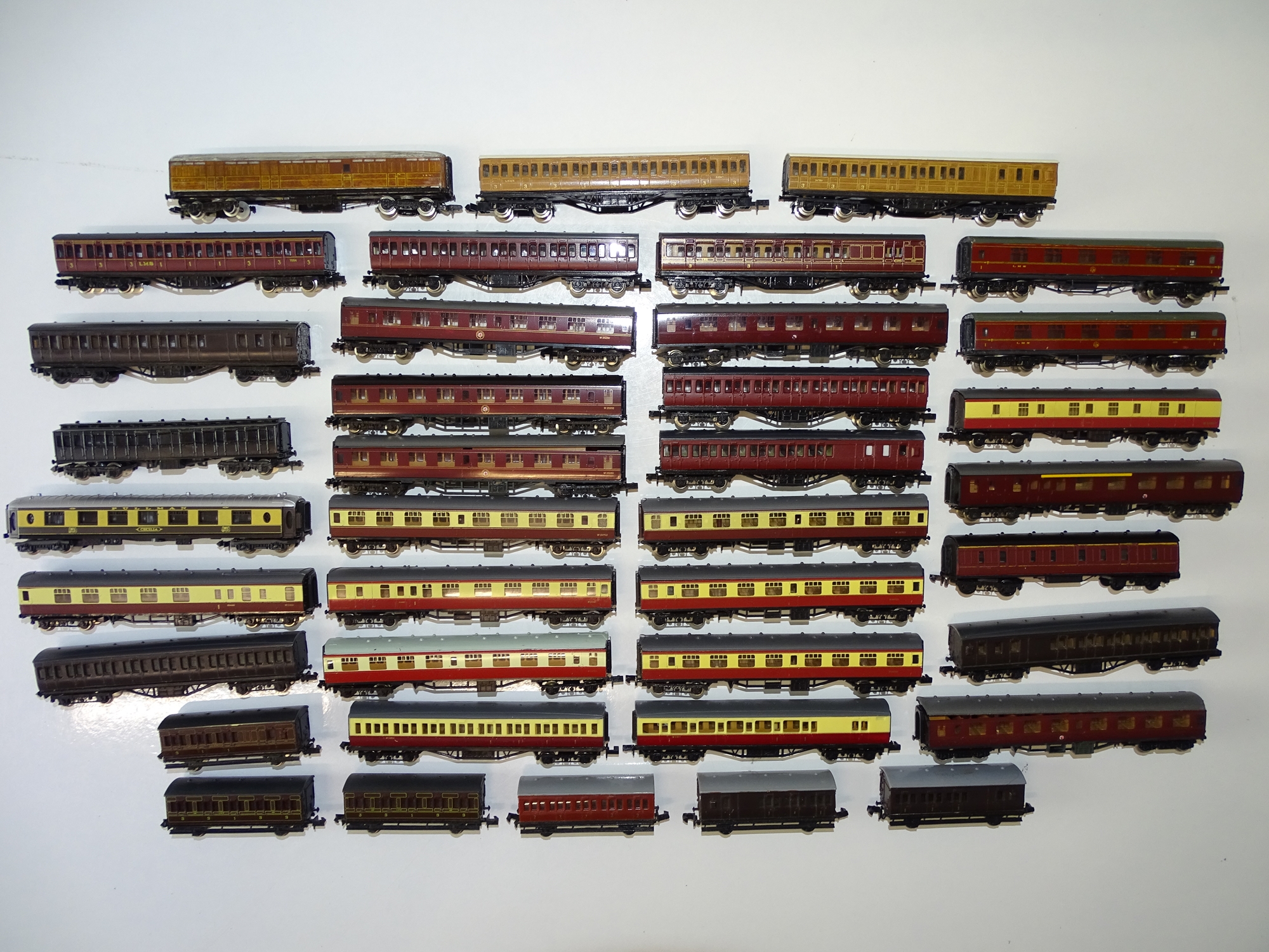 A large quantity of N Gauge passenger coaches by various manufacturers together with some kit