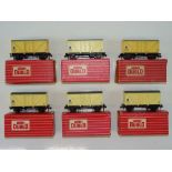 A group of HORNBY DUBLO 4300 Blue Spot Fish Vans - G/VG in G/VG boxes (6)