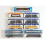 A quantity of American Outline N Gauge passenger coaches by BACHMANN, RIVAROSSI and others - G in