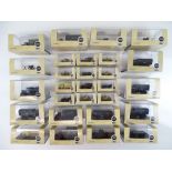 A group of 1:76 scale military vehicles by OXFORD DIECAST - VG/E in G/VG boxes (28)