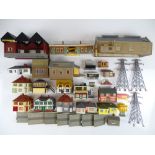 A quantity of OO Scale buildings and accessories built from plastic and card kits - G (unboxed) (Q)