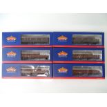 A group of BACHMANN Mk.1 sleeping cars: 4 in BR maroon livery and 2 Collectors' Club limited