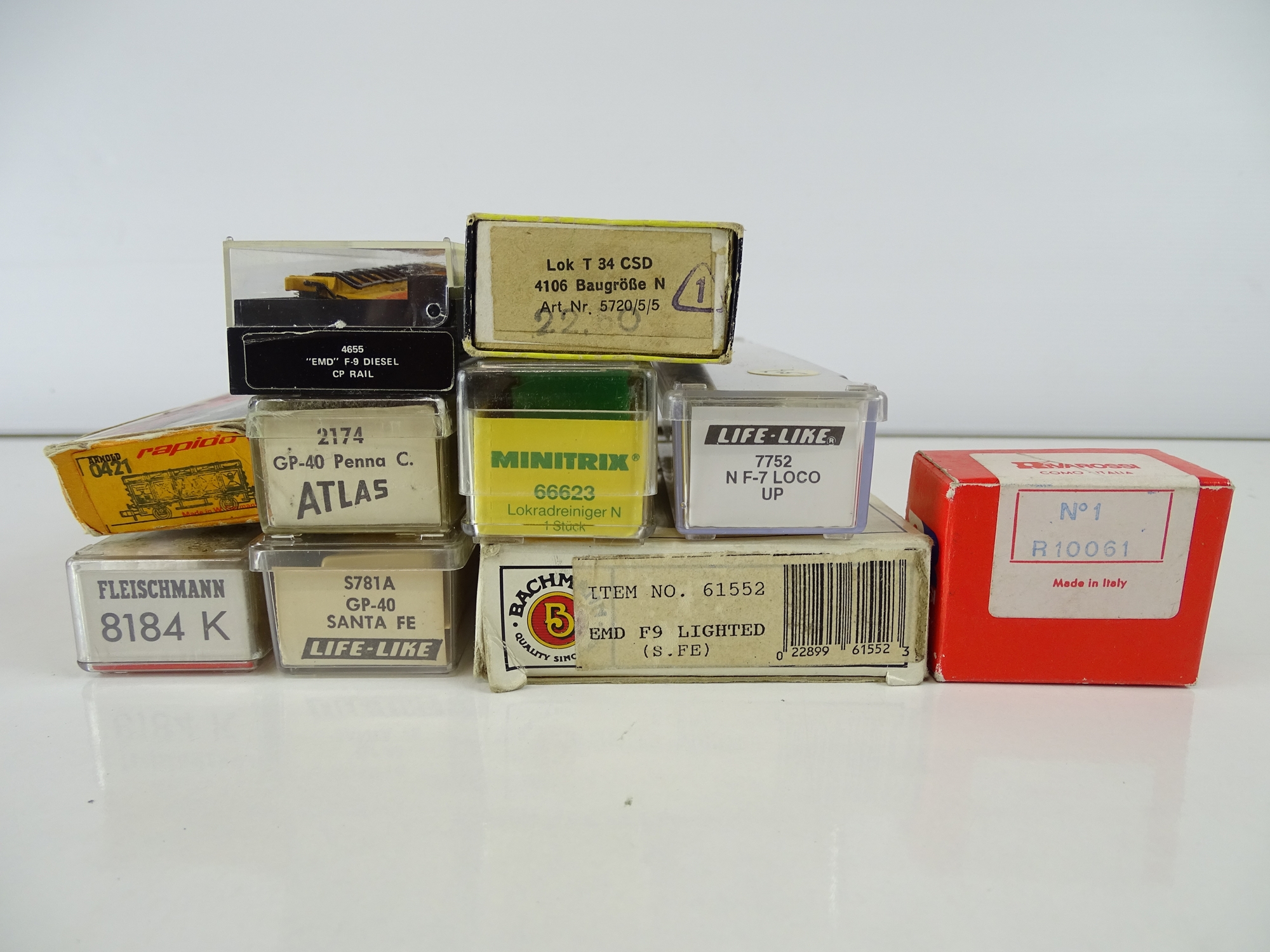 A large group of spares and accessories for N Gauge including a quantity of British and American - Image 2 of 2