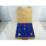 MCDONALDS - BEANO - Happy Meal Presentation Case 2000 - Complete set of 9 figures in desk design