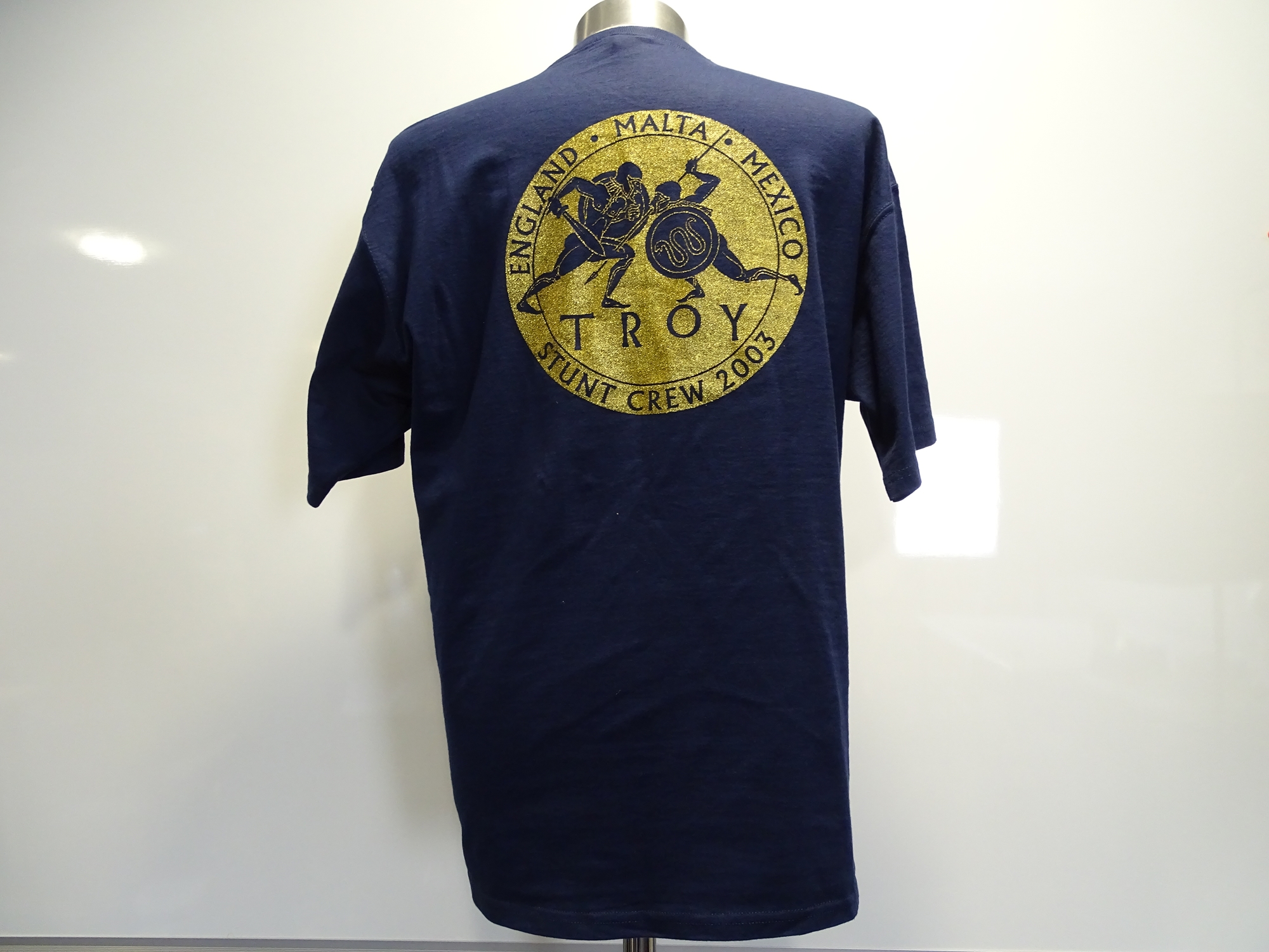 TROY: (2004) (BRAD PITT) Film / Production Crew Issued Clothing: - An XL short sleeved blue stunt - Image 2 of 3