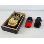 A pair of FRANKLIN MINT diecast 1:24 scale Porsche 911s together with a 1:18 scale GWILO Porsche 911