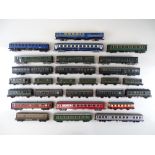 A large quantity of unboxed European Outline passenger coaches by various manufacturers - G (27)