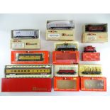 A group of American Outline wagons and coaches by RIVAROSSI - G/VG in F/G boxes (9)