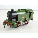 A HORNBY SERIES O gauge clockwork No.1 0-4-0 tank locomotive in LNER green numbered 2900 - G unboxed