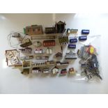 A group of Z gauge houses and accessories by MARKLIN and others - G unboxed (Q)