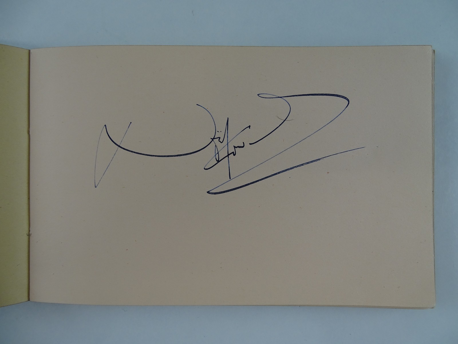 A vintage autograph book containing a NOEL COWARD autograph in addition to many other unknown - Image 5 of 8