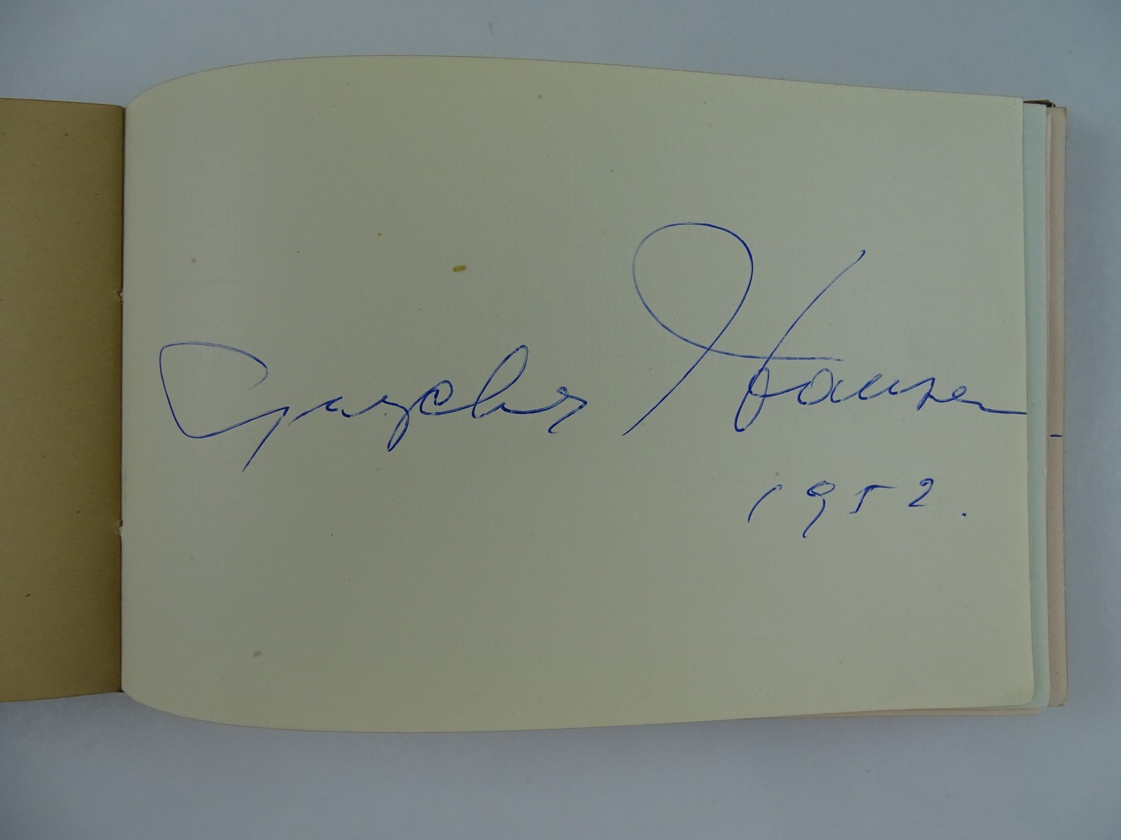 A vintage autograph book containing a NOEL COWARD autograph in addition to many other unknown - Image 7 of 8