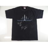 THE FIFTH ELEMENT - BRUCE WILLIS - A signed promotional t-shirt - Provenance: The seller worked at