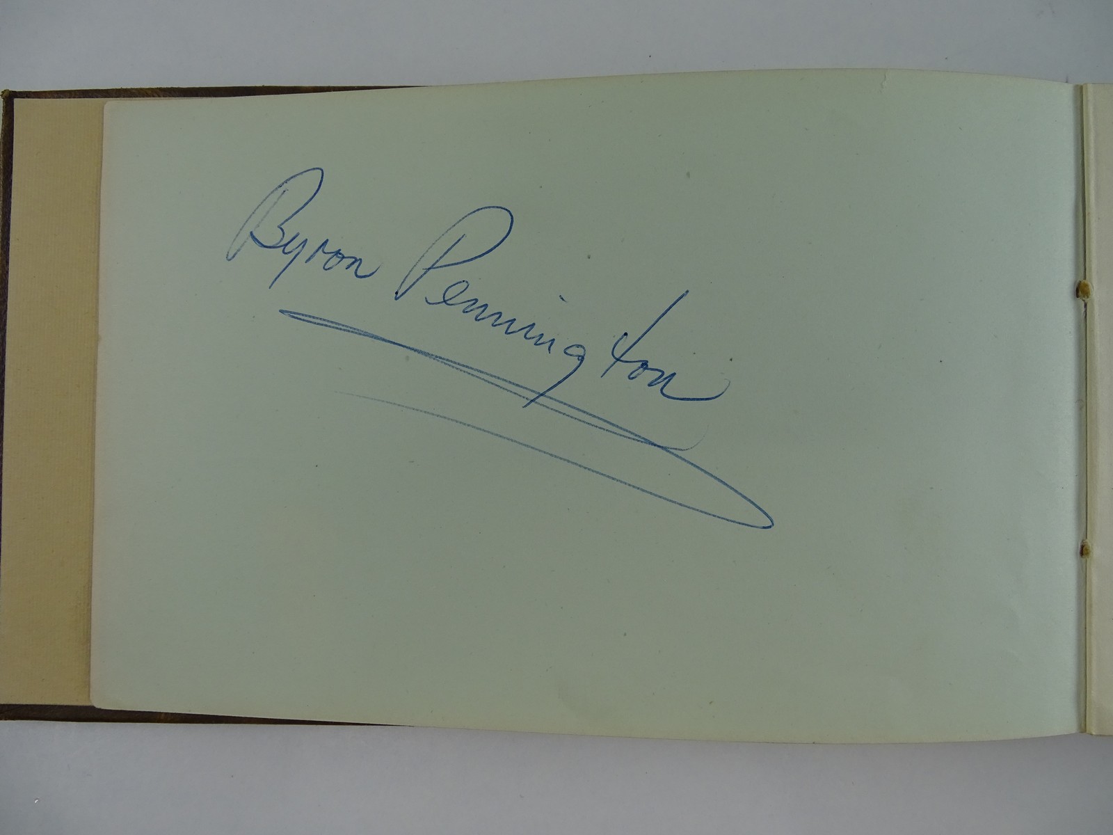 A vintage autograph book containing a NOEL COWARD autograph in addition to many other unknown - Image 2 of 8