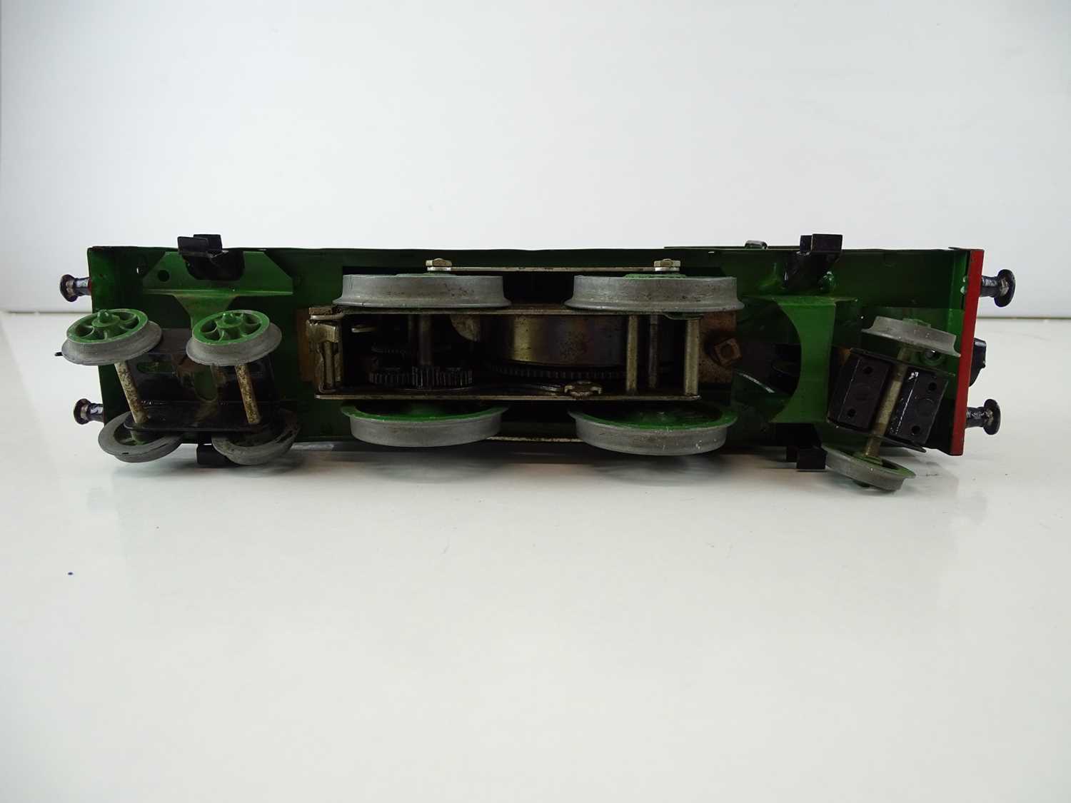 A HORNBY O Gauge clockwork No.2 4-4-2 steam locomotive repainted in green livery - F/G in plain box - Image 5 of 6