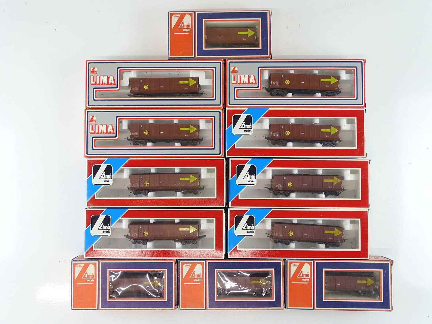 A group of LIMA HO Gauge South African Outline hopper wagons in SAR brown livery - VG in F/G