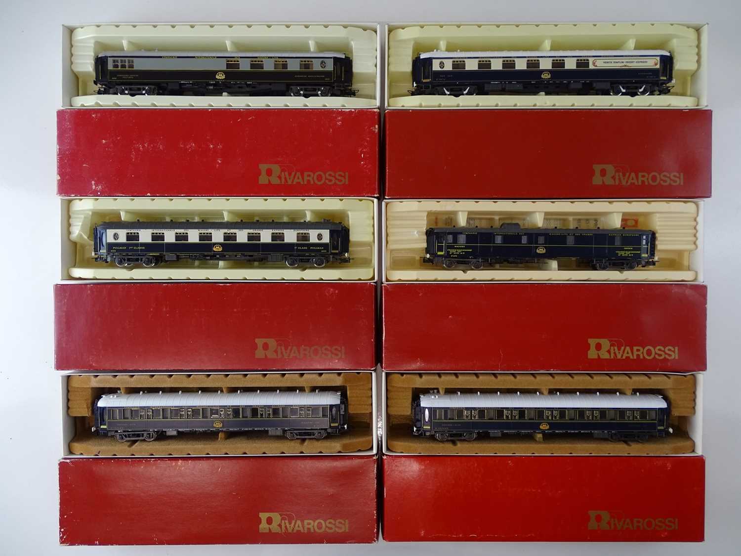 A group of HO Gauge RIVAROSSI European Outline Compagnie Internationale des wagons lits Orient