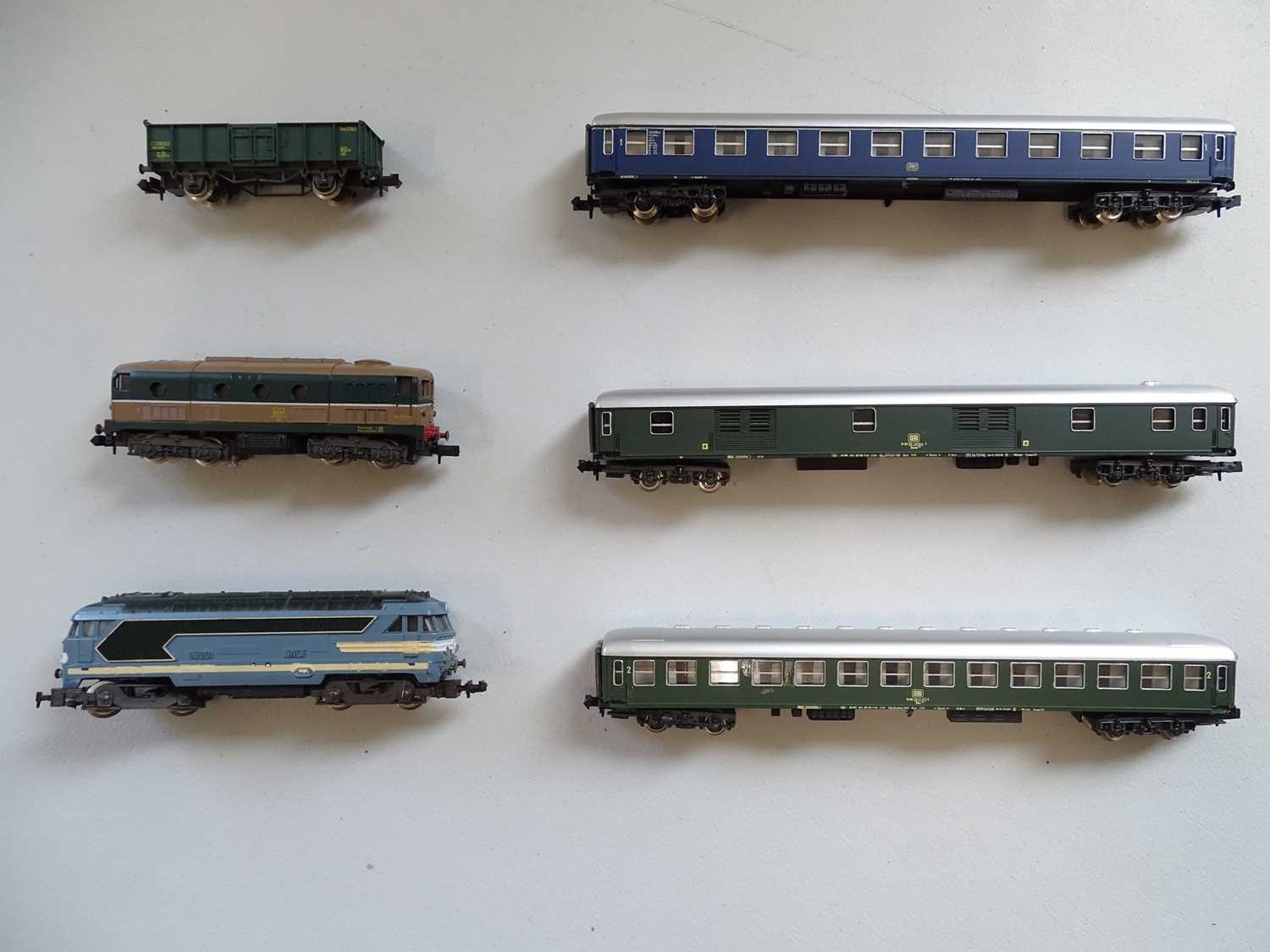 A group of European outline N Gauge by RIVAROSSI, FLEISCHMANN etc to include Italian, Belgian, - Image 3 of 3