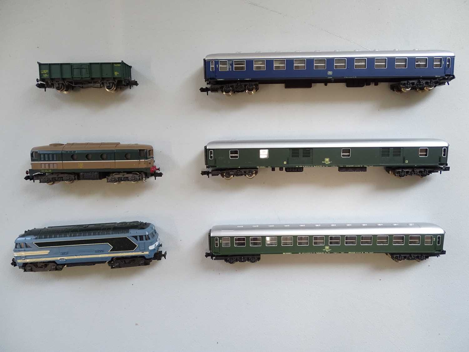 A group of European outline N Gauge by RIVAROSSI, FLEISCHMANN etc to include Italian, Belgian, - Image 2 of 3