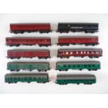 A group of TRI-ANG TT Gauge unboxed passenger coaches - G (10)