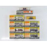 A group of N Gauge rolling stock and accessories by WRENN, in original boxes - G/VG in G boxes (9)