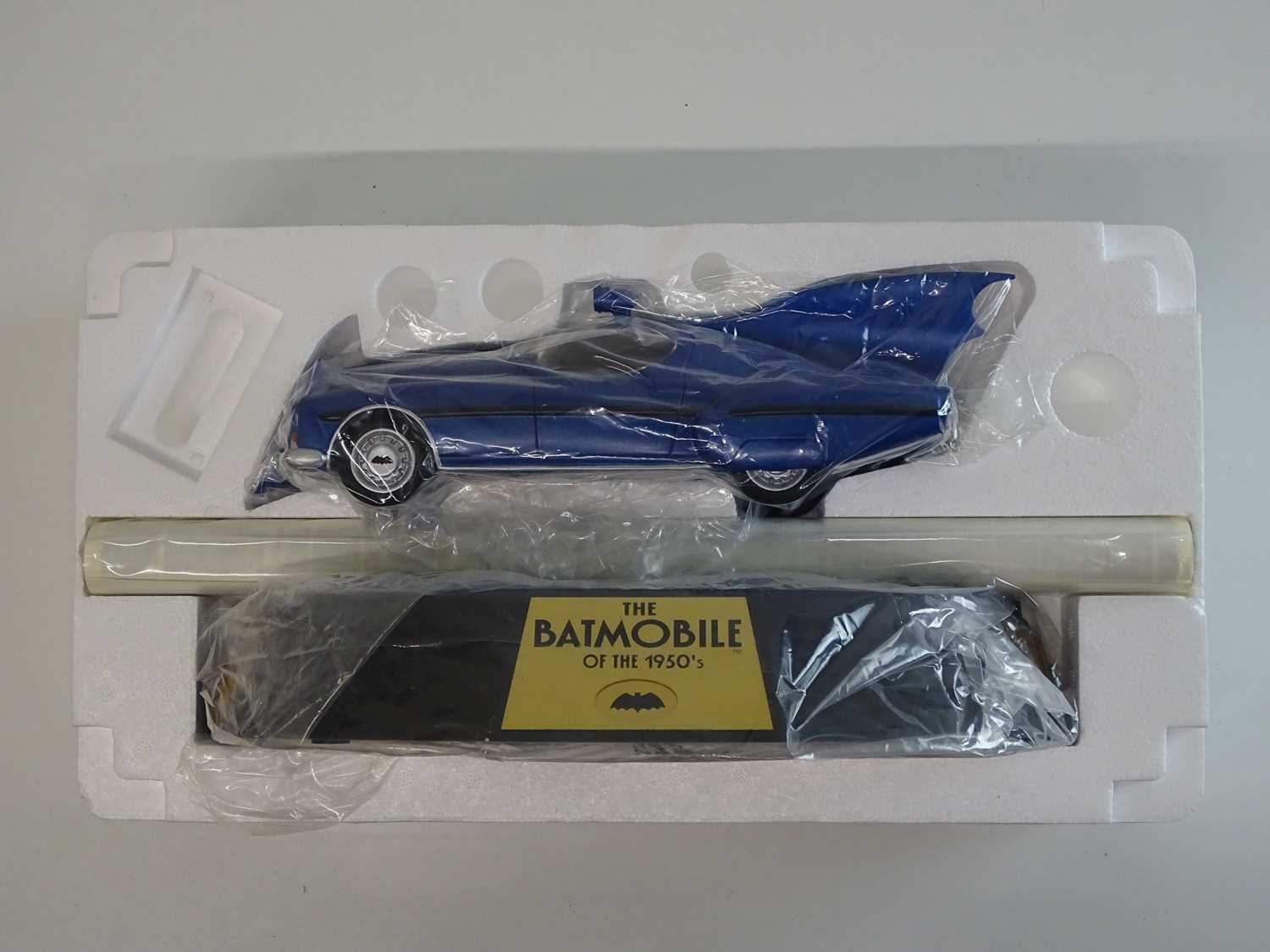 BATMAN: BATMOBILE REPLICA - 1950's EDITION - Limited Edition of 1,500 + Hand painted cold-cast - Image 2 of 5