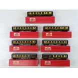 A group of HORNBY DUBLO OO gauge Pullman cars - VG in G boxes (7)