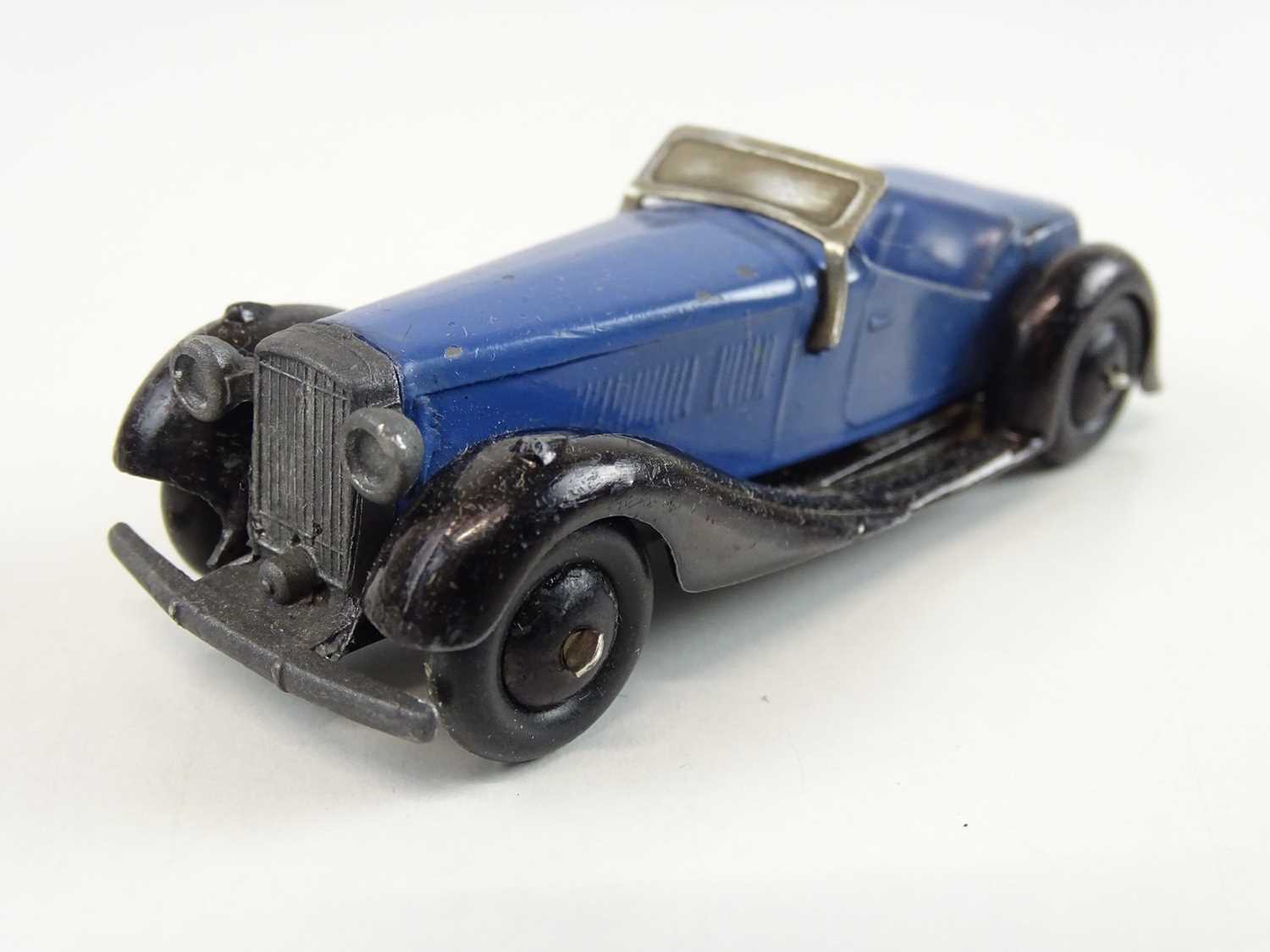 A DINKY 36E British Salmson Two Seater Sports Car trade box complete with 6 examples of the model, 3 - Image 9 of 11