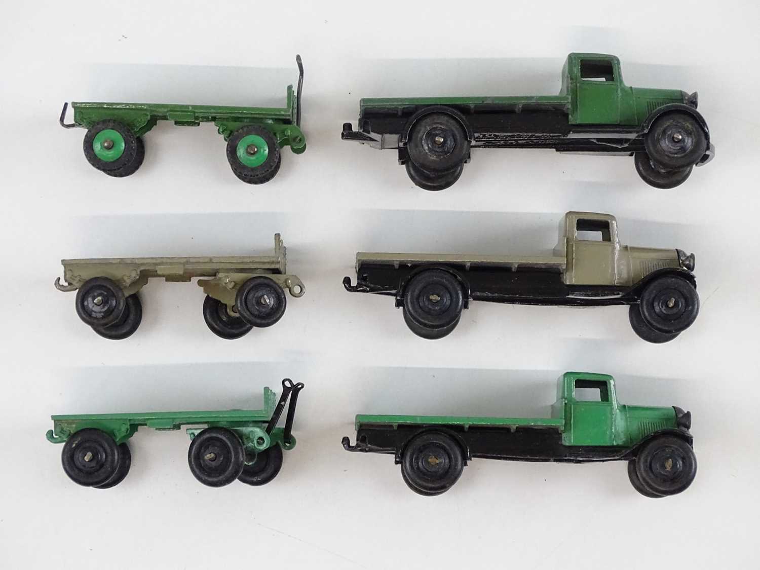 A DINKY 25T Flat Truck & Trailer trade box complete with 3 examples of the model, 2 in green, 1 in - Image 7 of 9