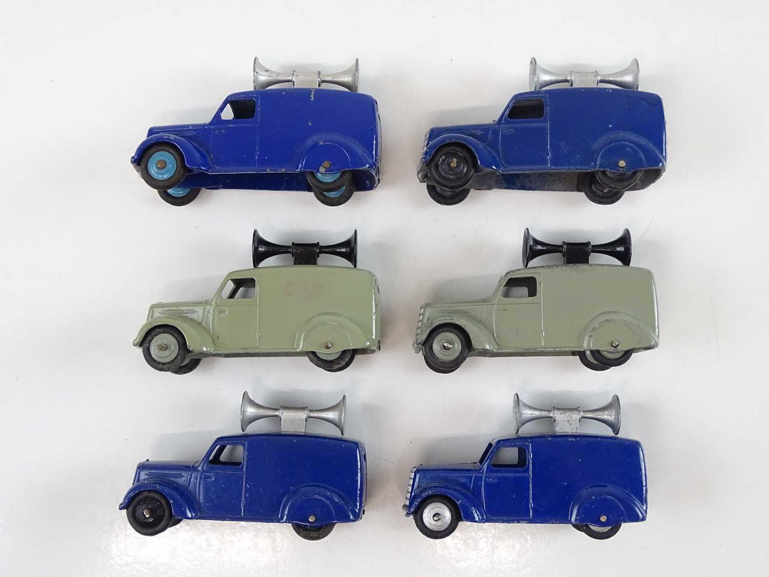 A DINKY 34C Loud Speaker Van trade box complete with 6 examples of the model, 2 in grey and 4 in - Image 6 of 13