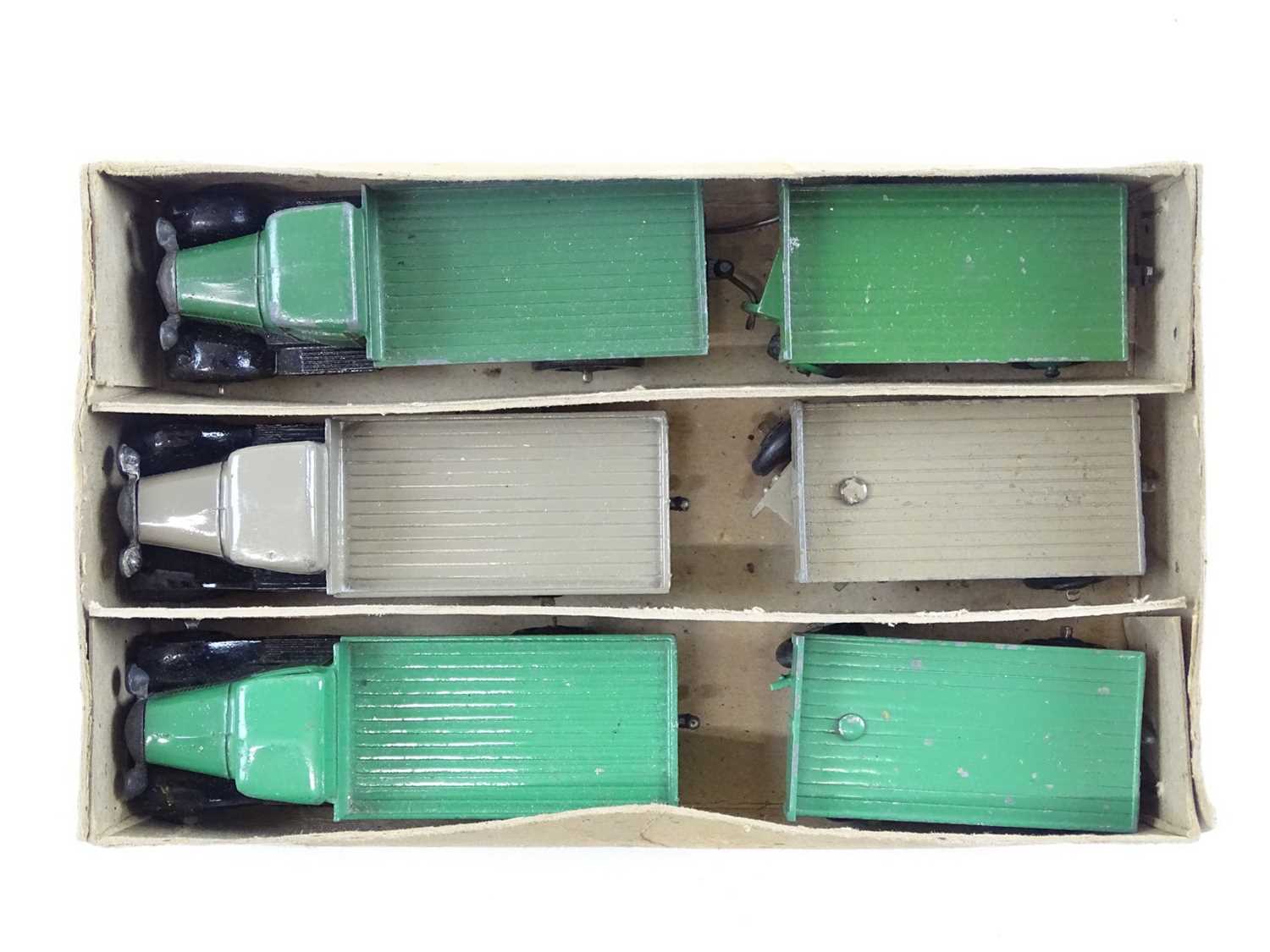 A DINKY 25T Flat Truck & Trailer trade box complete with 3 examples of the model, 2 in green, 1 in - Image 5 of 9