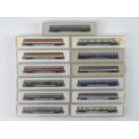 A mixed group of MARKLIN Z gauge coaches in various German liveries - VG in G/VG boxes (13)