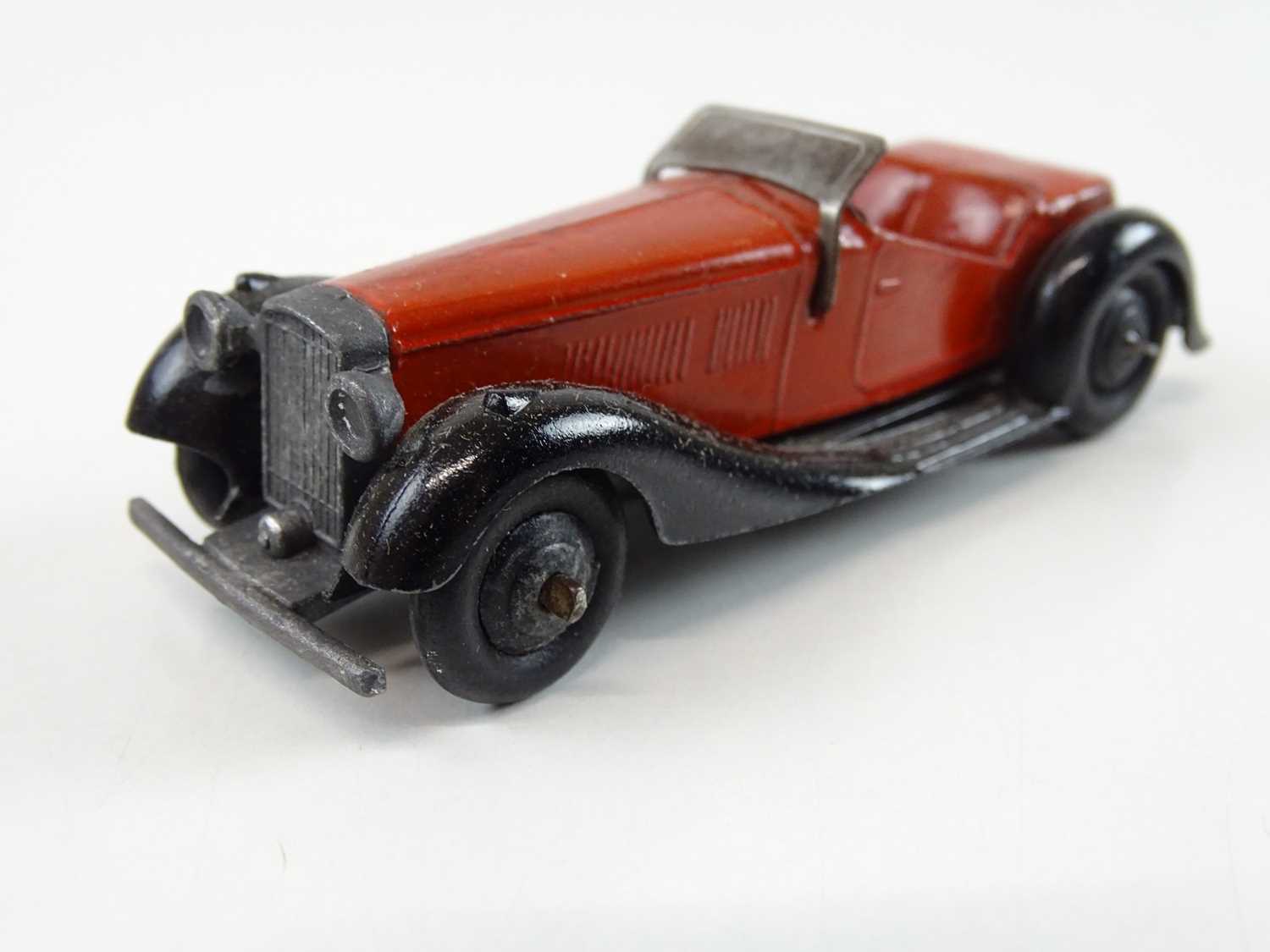 A DINKY 36E British Salmson Two Seater Sports Car trade box complete with 6 examples of the model, 3 - Image 6 of 11