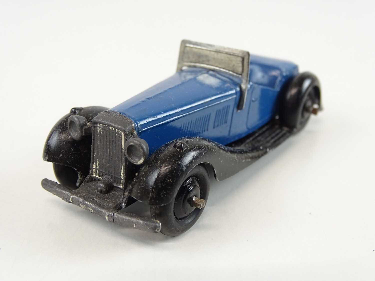 A DINKY 36E British Salmson Two Seater Sports Car trade box complete with 6 examples of the model, 3 - Image 10 of 11