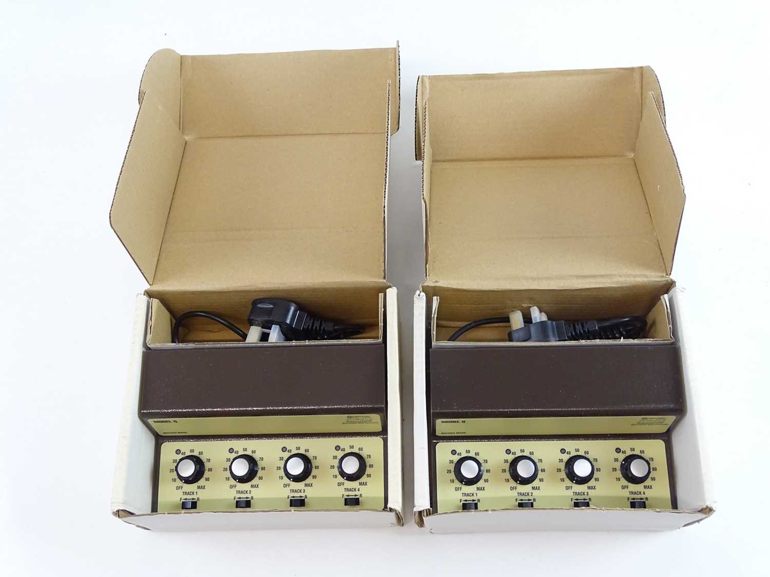 A pair of GAUGEMASTER model Q four track controllers, appear as new, controllers are ex-shop - Image 2 of 2