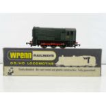 A WRENN OO gauge W2231 class 08 diesel locomotive in BR green - G/VG in G box