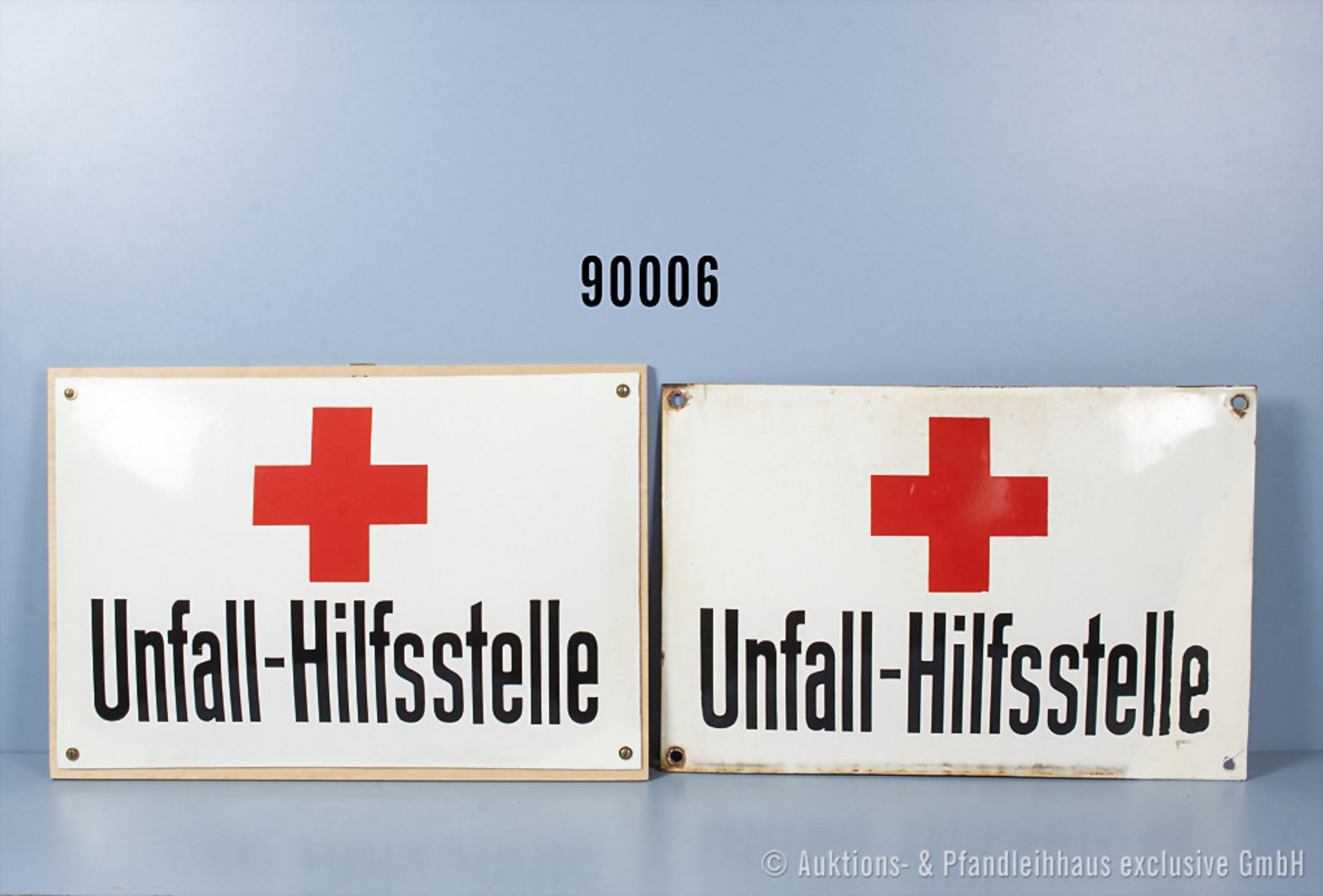 Konv. 2 Emailleschilder, jeweils "Unfall-Hilfsstelle", teilweise stärker restauriert, 1 x...