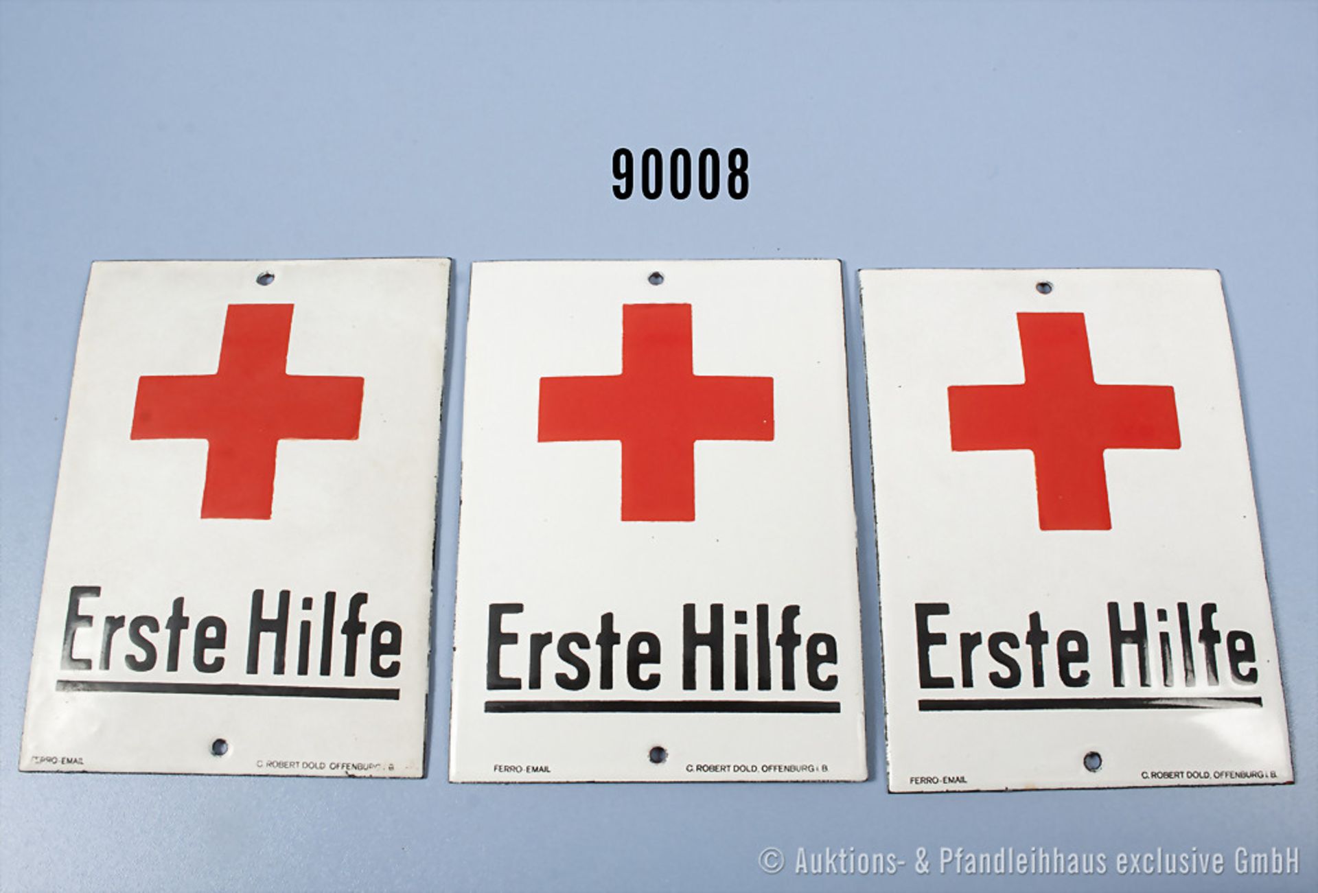 Konv. 3 Emailleschilder "Erste Hilfe", Größe ca. 10,5 x 14,5 cm, guter Zustand, teilweise...