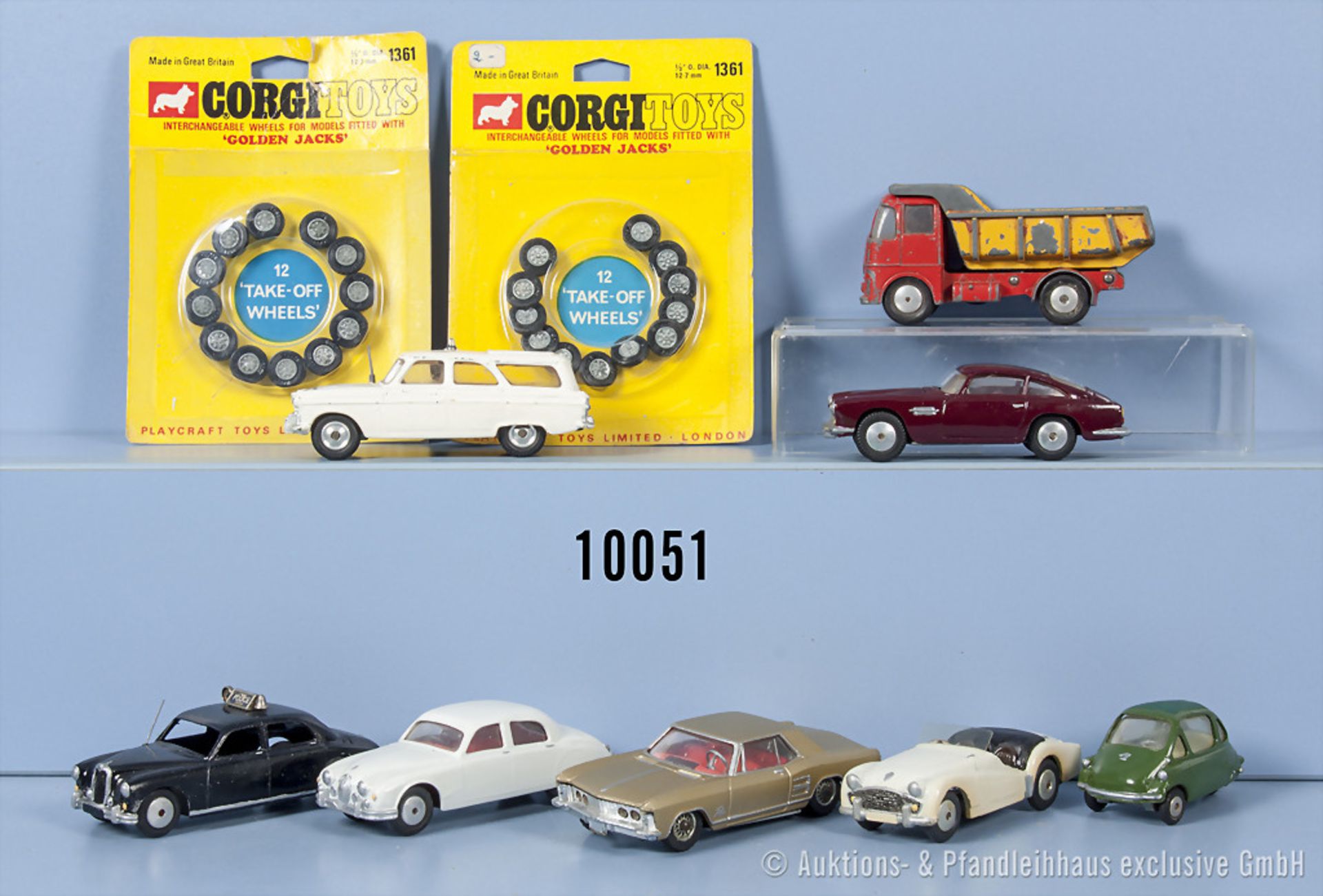 Konv. 8 Corgi Toys Modellfahrzeuge, u.a. Aston Martin DB 4, Triumph TR 3, Ford Zephyr, ...