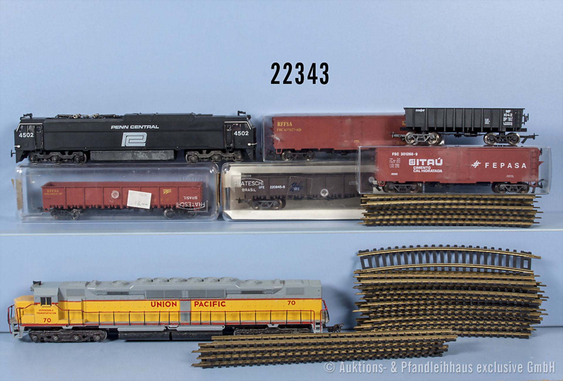Konv. H0, dabei Diesellok der Union Pacific, BN 70, E-Lok der Penn Central, BN 45 02, 3 ...