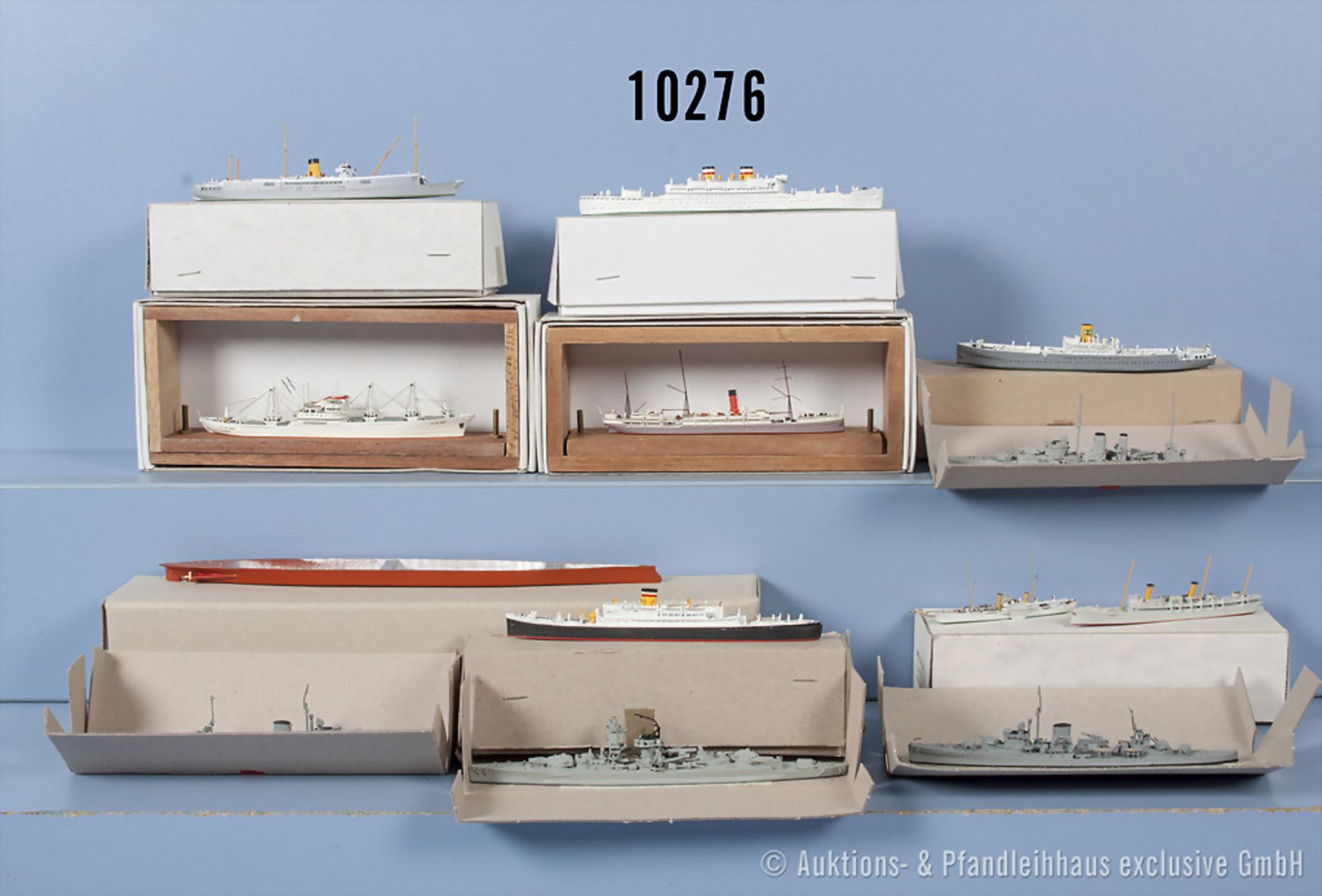 Konv. 11 Modellschiffe, M 1:1250, dabei Frachtschiffe, Passagierschiffe, ...