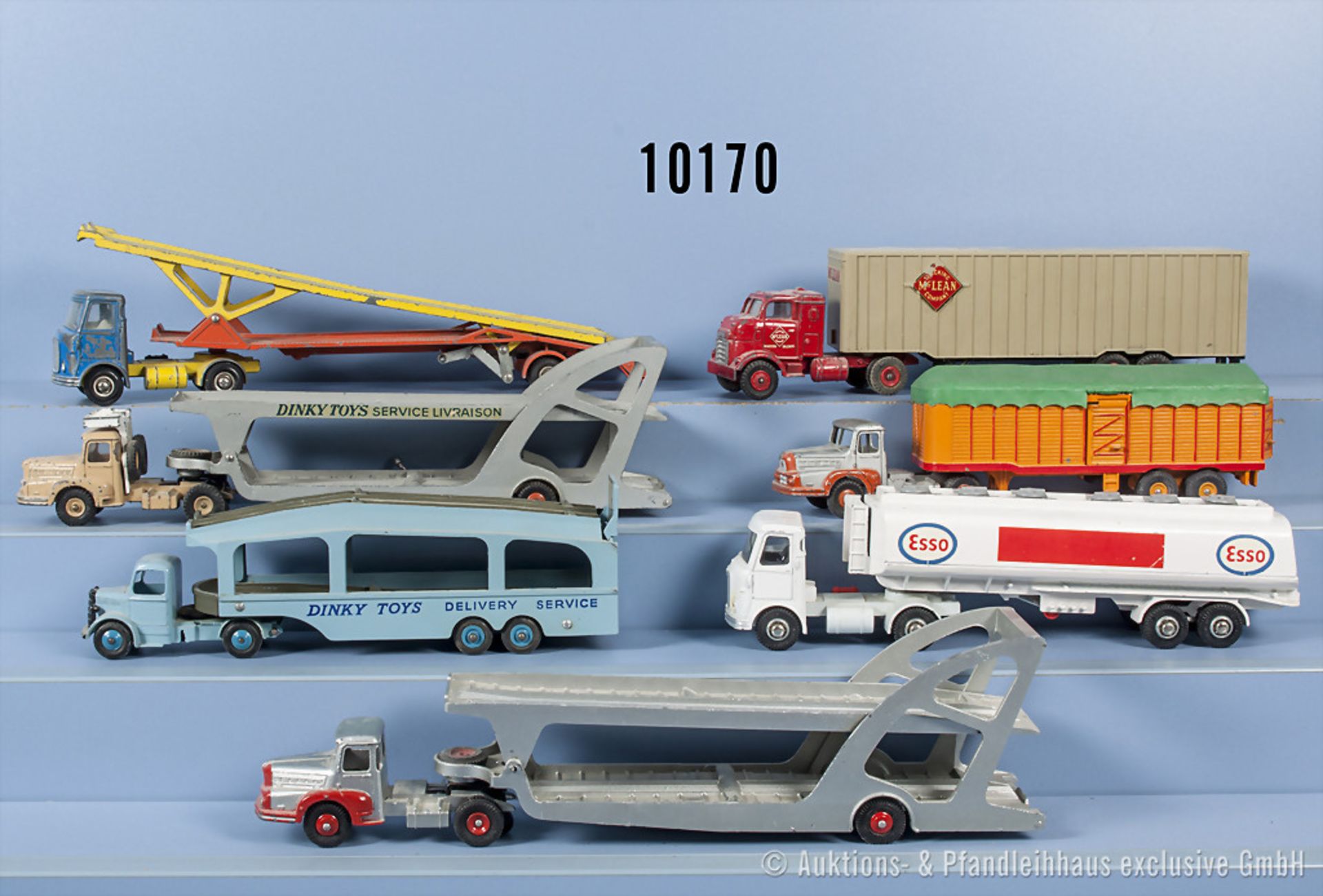 Konv. 7 Dinky Toys Modellfahrzeuge, dabei Autotransporter, Sattelzug, Tankwagen usw., ...